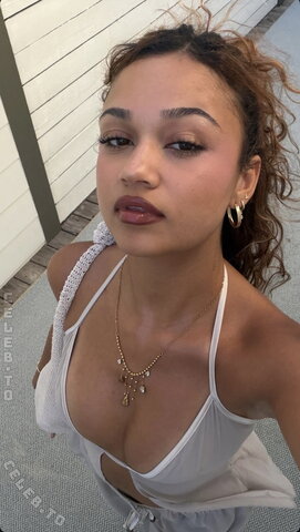 Madison Bailey nude photo 4