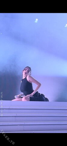 Madison Beer nude photo 32