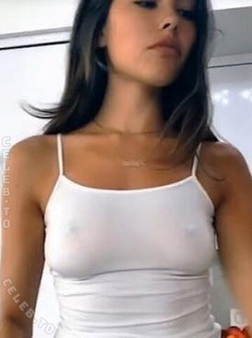 Madison Beer nude photo 8