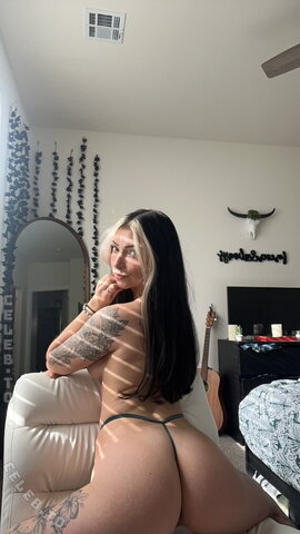 Madison Lippy Fresh (12 photos)