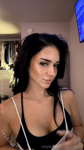 Madison Tay Sexy (1 photo)