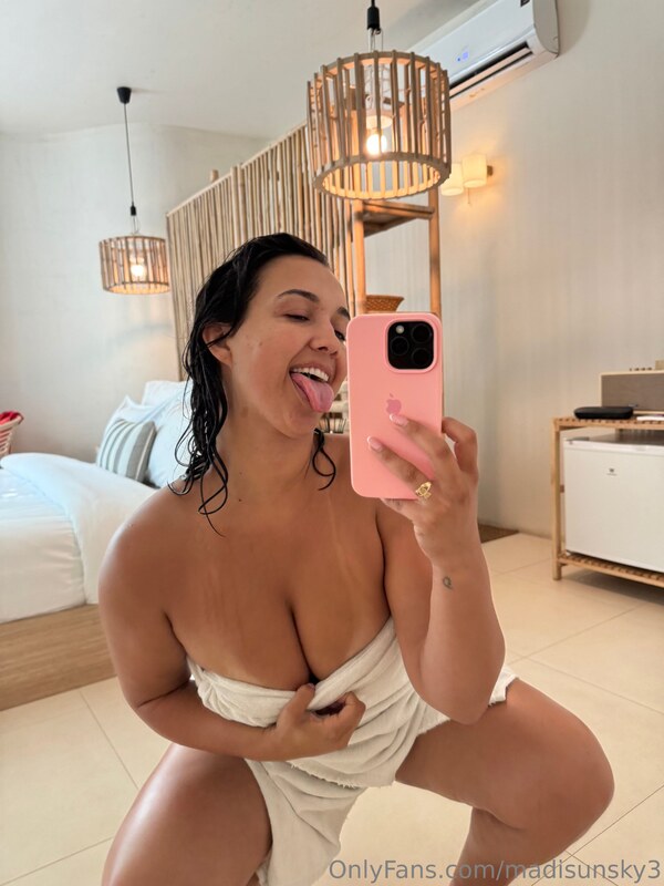Madisun Sky nude photo 2