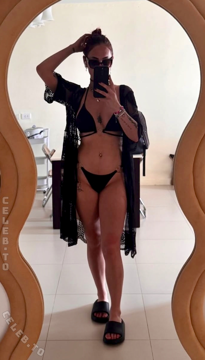 Maelie_vhd nude photo 1