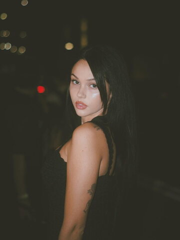 Maggie Lindemann nude photo 5