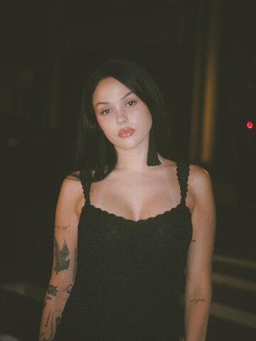 Maggie Lindemann nude photo 3