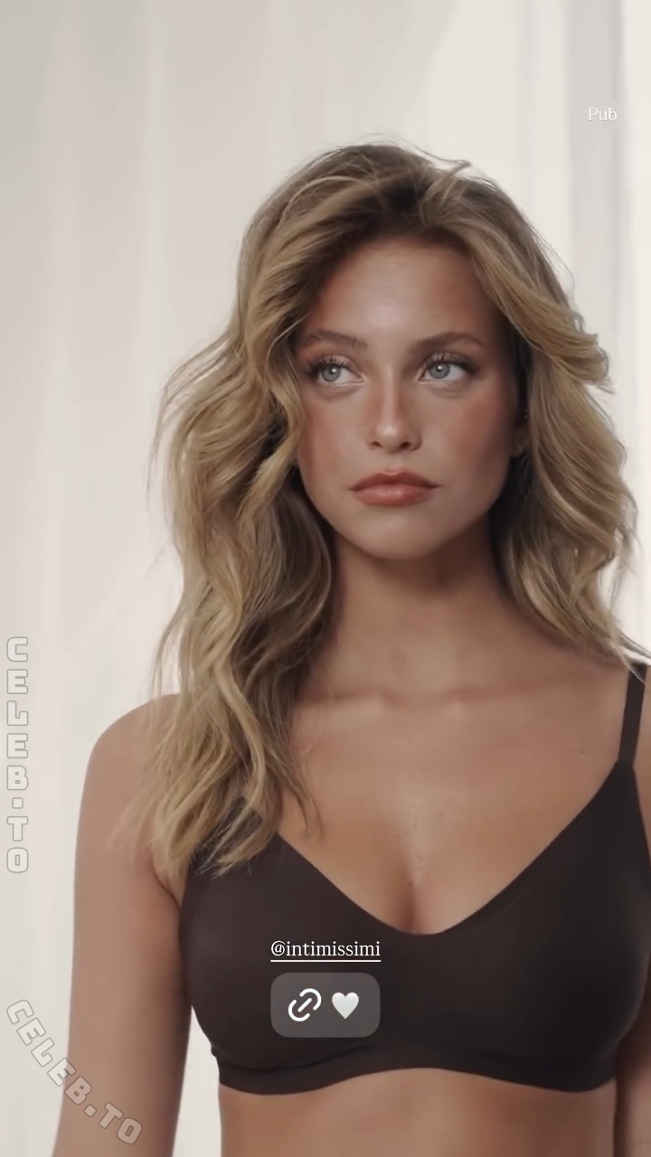 Magui Corceiro nude photo 7