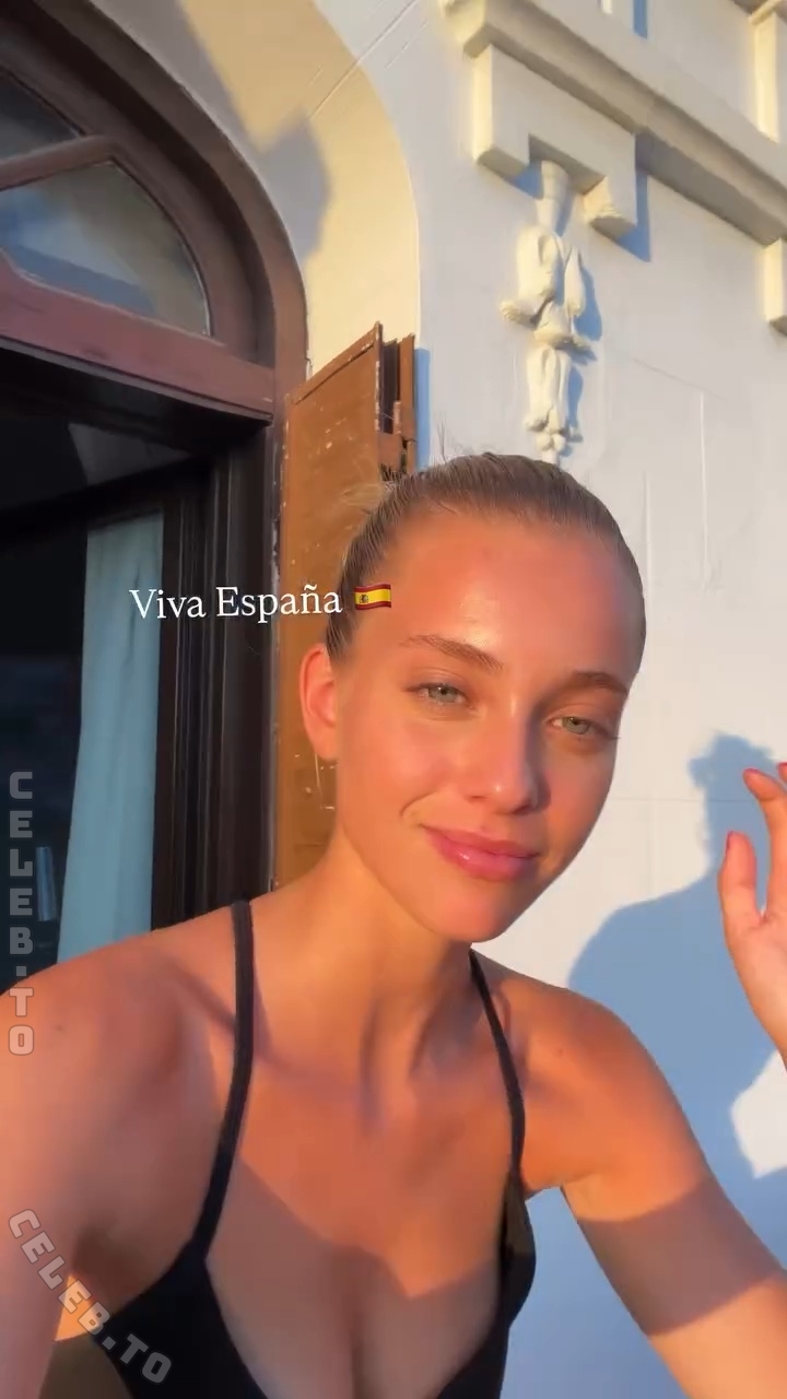 Magui Corceiro nude photo 2