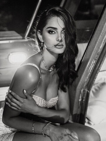 Mahlagha Jaberi nude photo 7