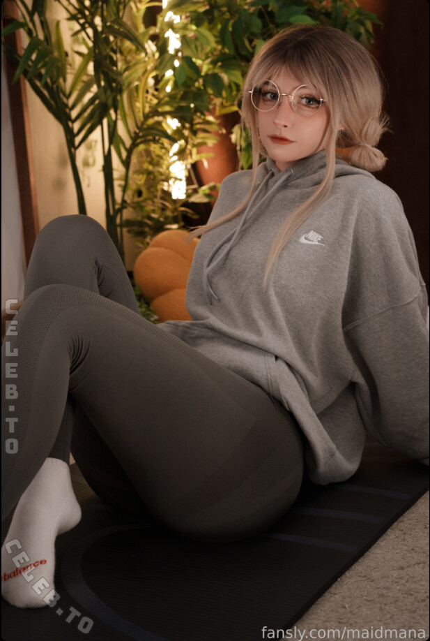 Maidmana nude photo 1