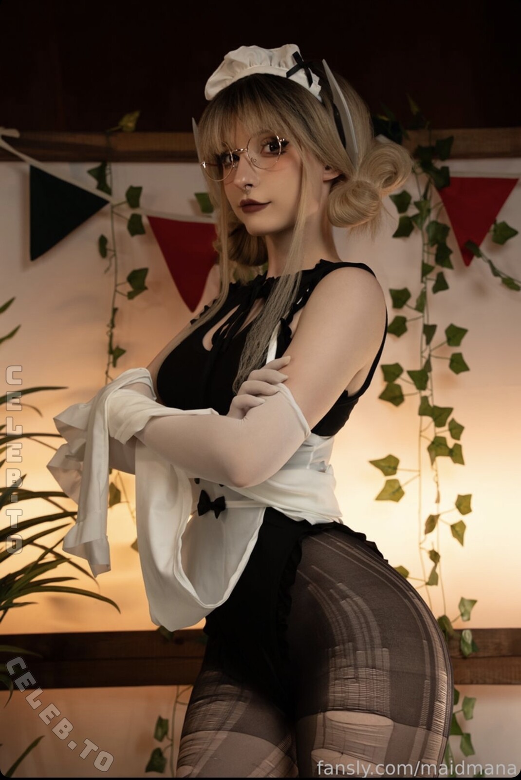 Maidmana nude photo 10
