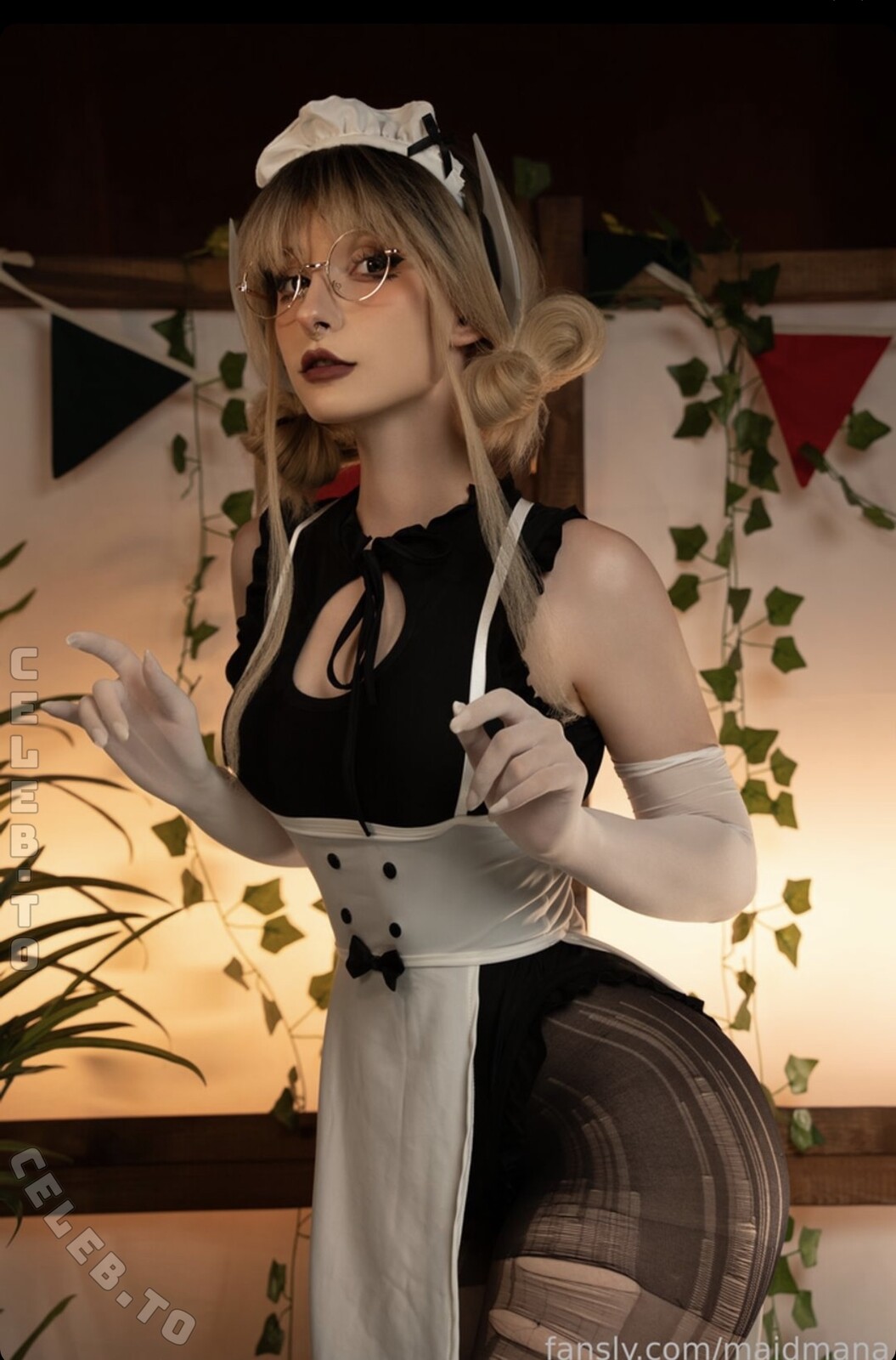 Maidmana nude photo 11