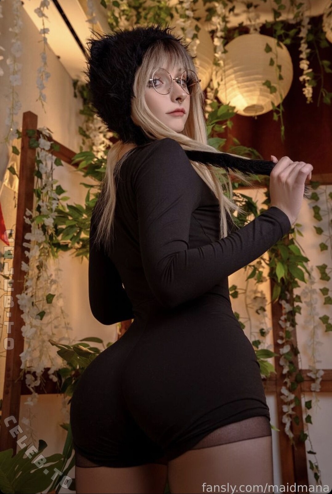 Maidmana nude photo 2