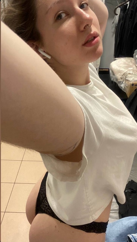 maijkej nude photo 11