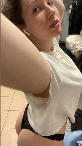 maijkej nude photo 1