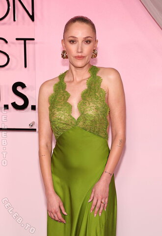 Maika Monroe nude photo 15