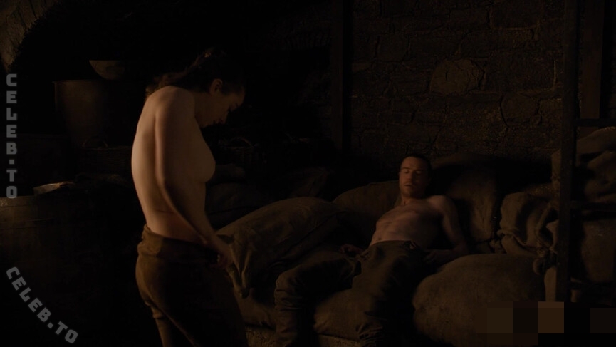 Maisie Williams nude photo 2