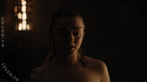 Maisie Williams nude photo 2