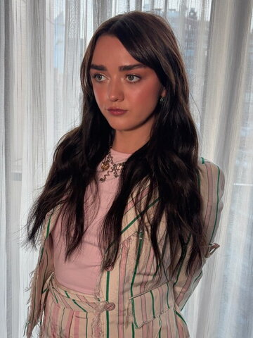 Maisie Williams nude photo 42