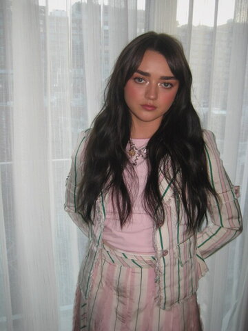 Maisie Williams nude photo 39