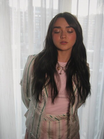 Maisie Williams nude photo 38