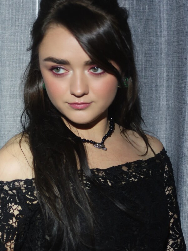Maisie Williams nude photo 5
