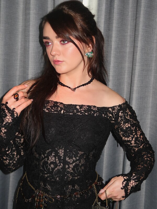 Maisie Williams nude photo 6
