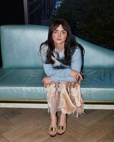 Maisie Williams nude photo 17