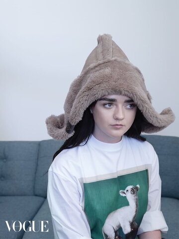 Maisie Williams nude photo 11