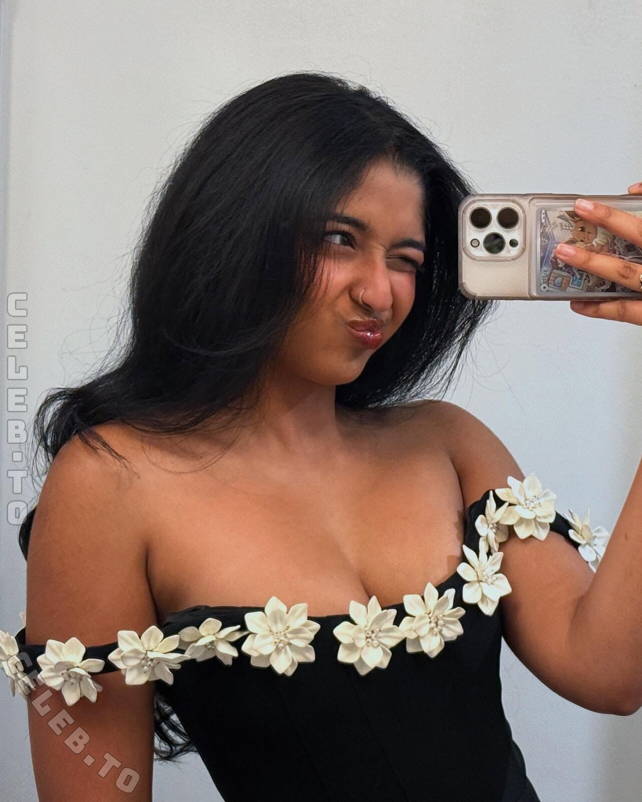 Maitreyi Ramakrishnan nude photo 2