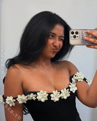 Maitreyi Ramakrishnan nude photo 4