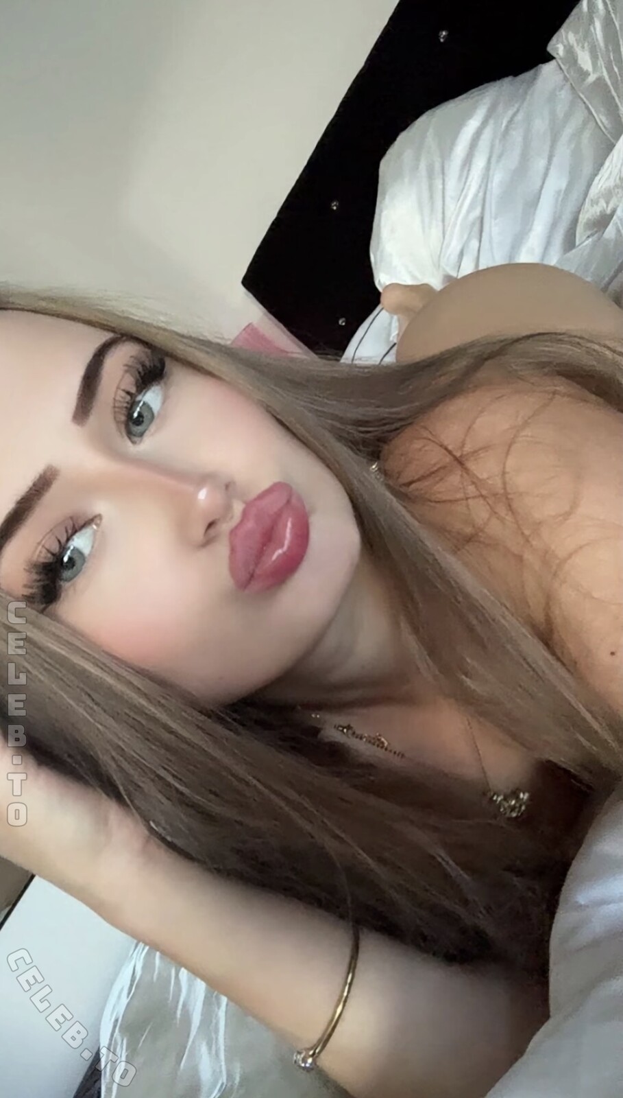 Maja Fee nude photo 2