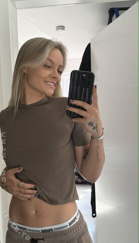 Maja Hochhalter nude photo 5