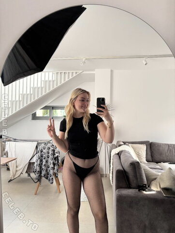 Maja Holf nude photo 24