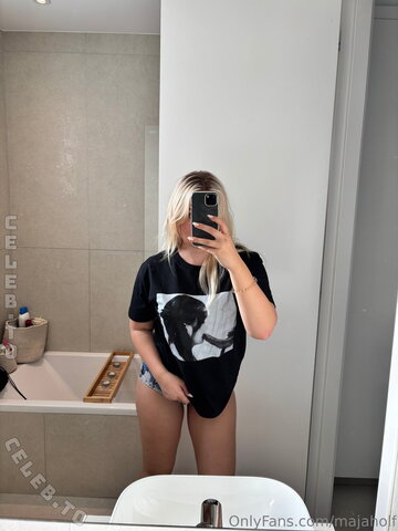Maja Holf nude photo 41