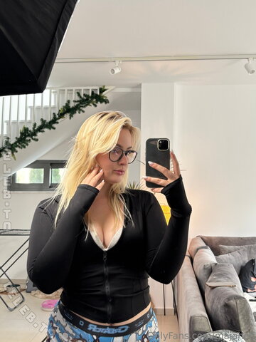 Maja Holf nude photo 40