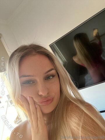 Maja Holf nude photo 26