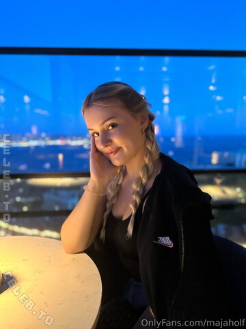 Maja Holf nude photo 27
