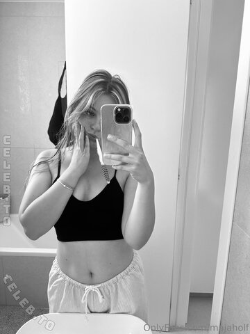 Maja Holf nude photo 191