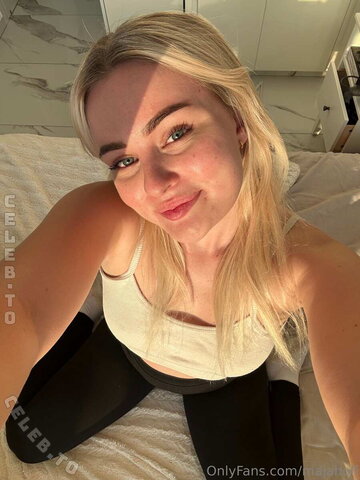 Maja Holf nude photo 11