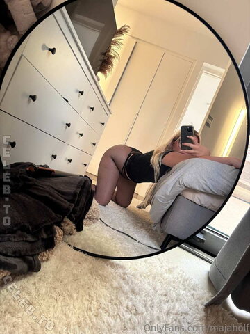 Maja Holf nude photo 2