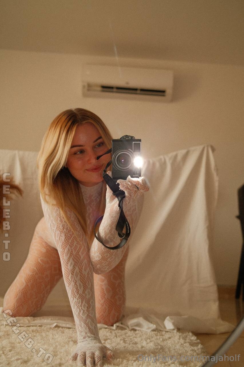 Maja Holf nude photo 1