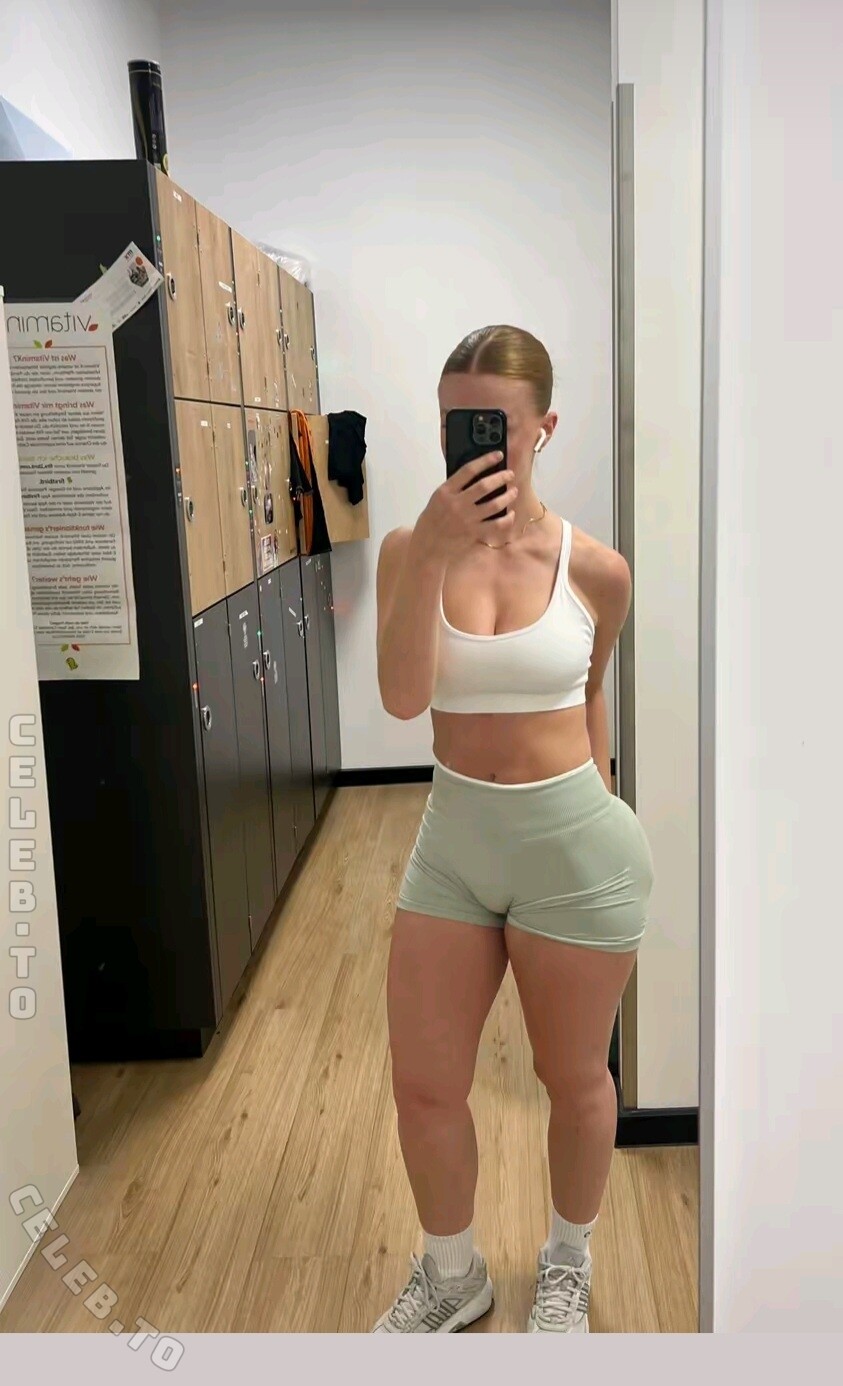 Maja Zoe nude photo 3