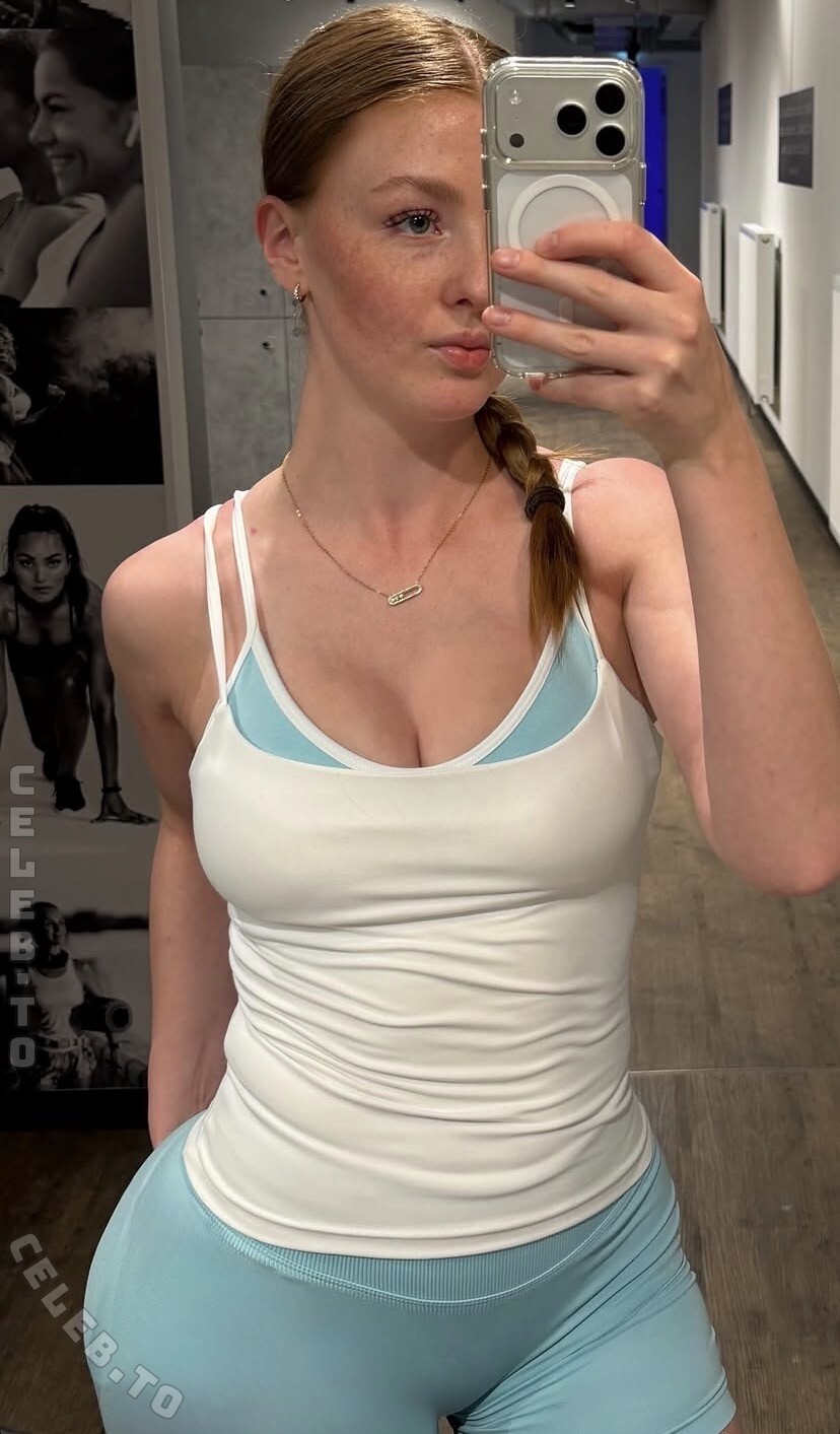 Maja Zoe nude photo 1