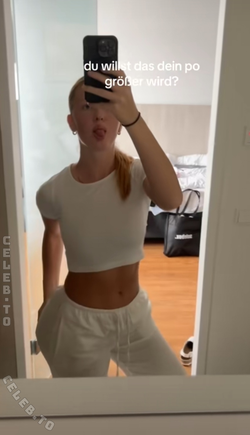 Maja Zoe nude photo 3