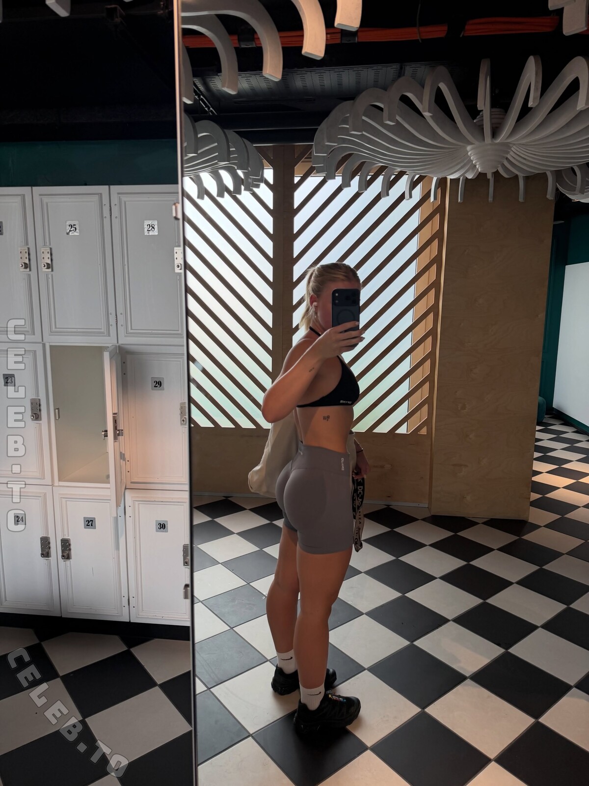 Majaaleonie nude photo 1