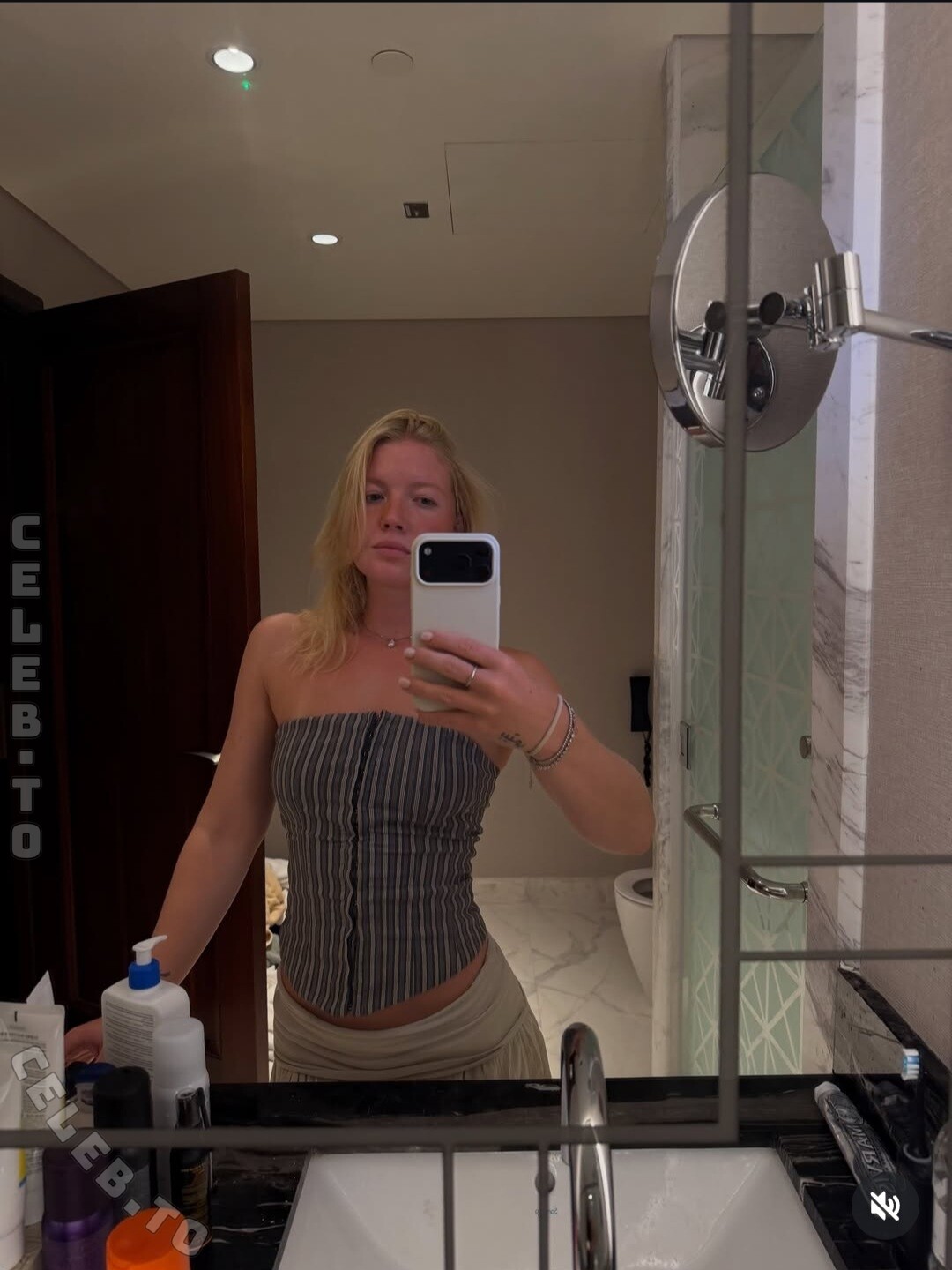 Majaaleonie nude photo 3