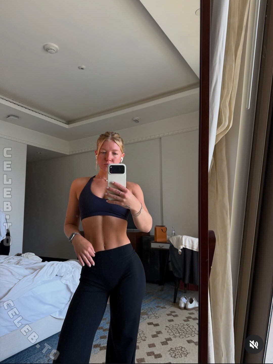 Majaaleonie nude photo 4