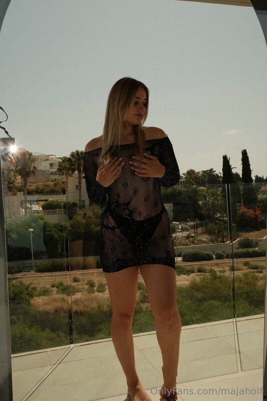 majaholf nude photo 2