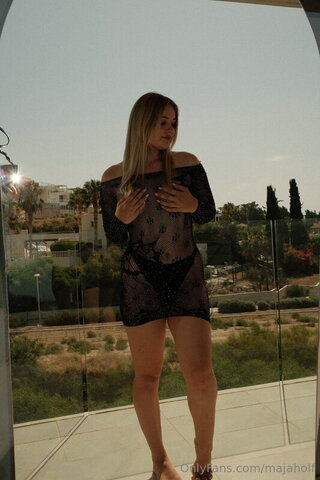 majaholf nude photo 3
