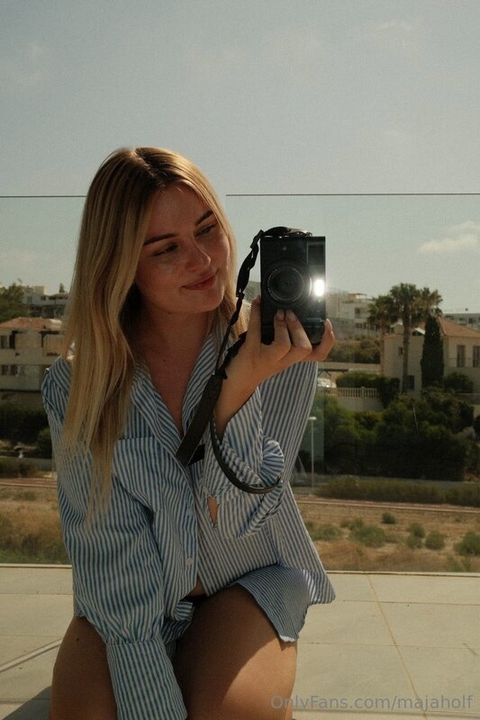majaholf nude photo 3
